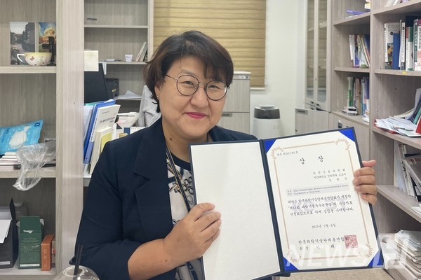 ▲ 김현진 간호학과 교수가 '제1회 세계한인과학기술인대회'에서 '제33회 과학기술우수논문상'을 수상했다. ⓒ 황지민 기자