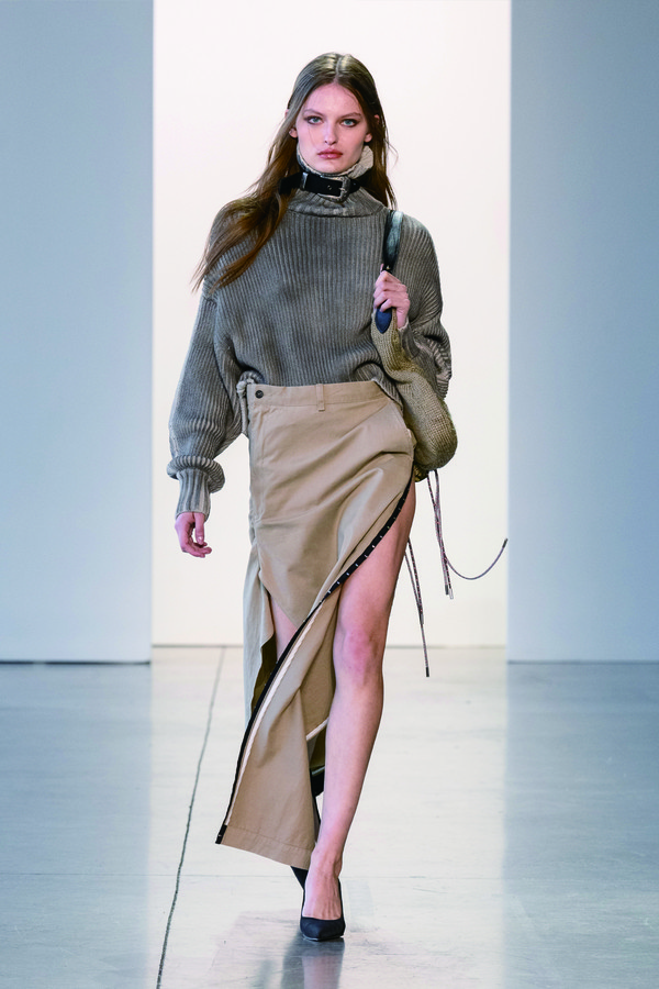 얼킨 브랜드의 컬렉션은 발상의 전환, 새로운 접근이 돋보인다. 사진은 2023 FW 뉴욕 패션위크에서 선보인 의상들.