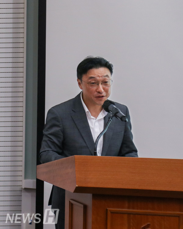 ▲ 한화에어로스페이스 사업부장 문승학 씨가 축사를 하고 있다.