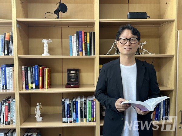 ▲ Feeling a strong determination and passion for the energy field after starting his career, Mr. Kim chose the path of a researcher. He explained that his 13 years of studying abroad and living overseas greatly aided him. ⓒ Reporter Park Seo-young
