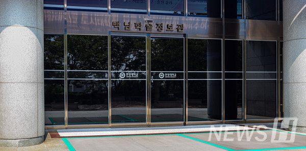 ▲ 기존 회전문이 제거되고 자동문이 설치됐다.