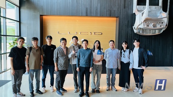 ▲ This is a photo taken during the visit to the alumni's companies, where they are actively engaged as part of the "Global Mentors." The students had the opportunity to learn about the entrepreneurial process and the characteristics of the companies. ⓒ Kim Keun-young, Staff member