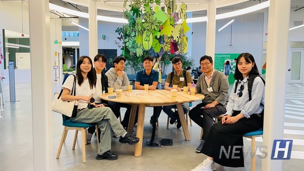 ▲ 이번 프로그램은 학생들이 창업에 대한 시야를 넓히고 역량을 키우는 계기가 됐다. 학생들은 이번 프로그램을 담당한 강 교수와 김 직원에게도 감사를 표했다. ⓒ 고준성 학생