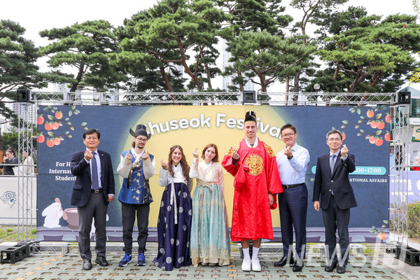 ▲ 2023 외국인 유토토추천 파워볼사이트 추석 행사가 지난달 25일에 개최됐다. 약 1500명의 토토추천 파워볼사이트이 행사에 참여해 분위기를 띄웠다. ⓒ 미디어전략실