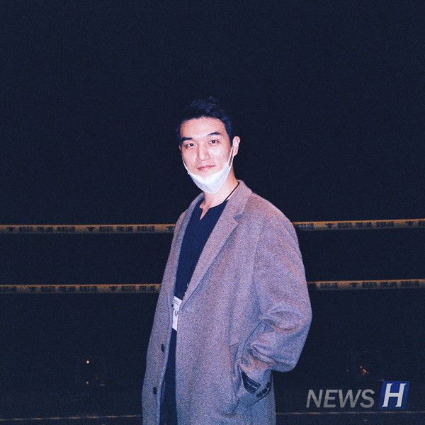 ▲ 연극으로 세상의 이야기를 담아내는 것이 우 아바 토토사이트의 목표다. 그는 앞으로도 세상의 수많은 이야기를 담아내기 위해 고민할 예정이다. ⓒ 우종희 아바 토토사이트