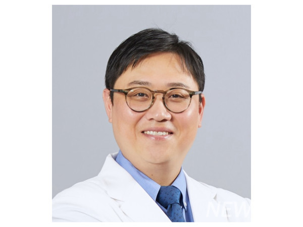 ▲ 오재훈 의학과 토토사이트 순수익는 심정지 환자의 치료 후 '회복' 단계와 관련된 활발한 연구 및 치료 활동을 인정받아 대한응급의학회의 '소생의학 연구자상'을 지난달에 수상했다. ⓒ 한양대학교병원