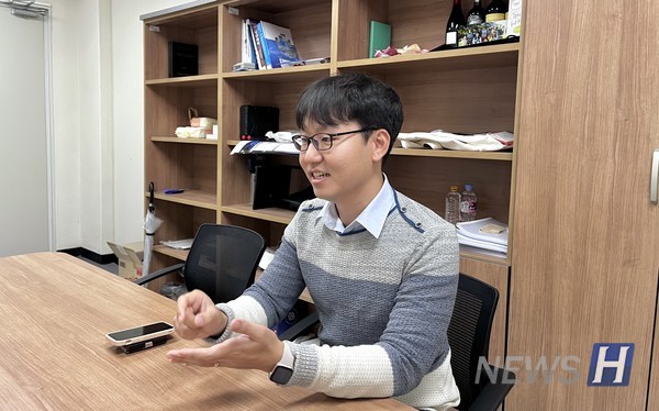 ▲ Professor Kim is expected to continue researching various genetic diseases by diversely manipulating the positions and arrangements of genes. ⓒ Reporter Sa-Rang Yoon