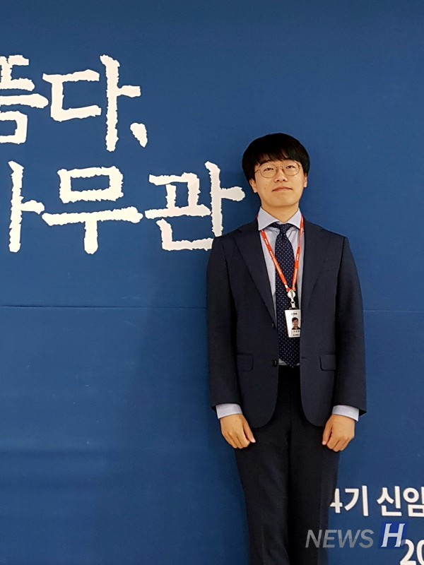 ▲ 안 씨는 사설토토를 통해 지식인으로서 필요한 자질과 경험을 쌓을 수 있었다. 그는 사설토토를 통해 얻은 지식과 토론 능력을 직업에서 효과적으로 발휘하고 있다. ⓒ 안성재 씨