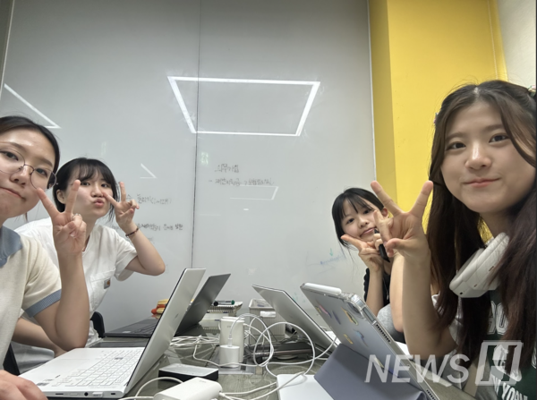 ▲ 트웬티즈는 하루에 2시간씩 학교에 모여 공모전을 준비했다. 3개월간의 꾸준한 노력의 결과가 수상으로 이어졌다. ⓒ 고채영 학생