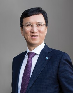 윤성태 휴온스그룹 회장