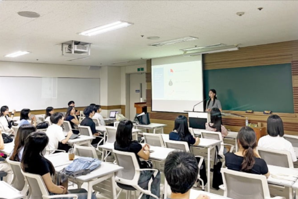 자조금융협동조합 소속 학생들이 모여 금융 교육과 정기회의를 진행하고 있다.
