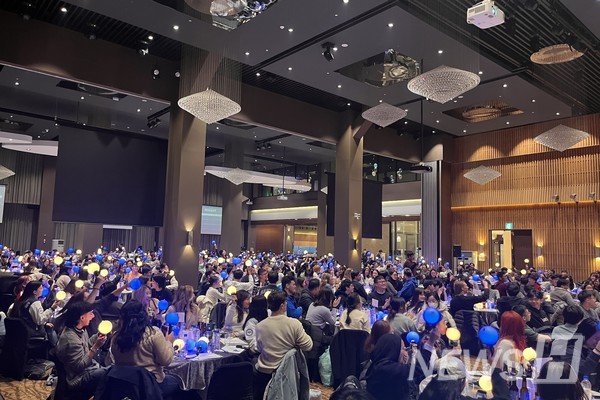 ▲ A welcome party of the Hanyang International Winter School. Having the largest scale, the participants are enjoying university club performances and quiz shows. ⓒ Hanyang University Office of International Affairs
