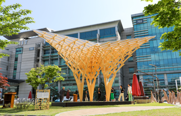 ▲ 建于汉阳大学HIT（Hanyang Institute of Technology）大楼前的“治愈的Pavilion”。 ⓒ 黄娜英