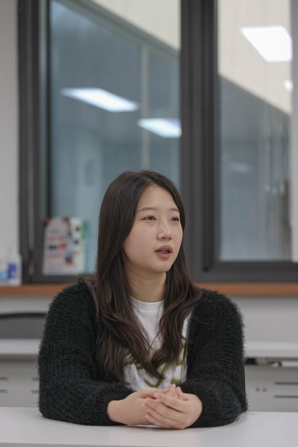 토토추천 파워볼사이트 서포터즈 활동에 대해 설명하는 윤서연 학생.