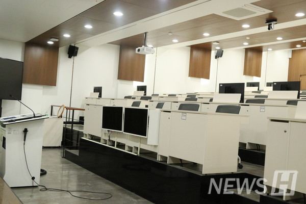 ▲ 제2공학관에 위치한 첨단강의실 LIVE+의 모습.