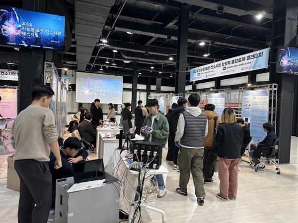 2023년 지능형 로봇 컨소시엄 공학페스티벌의 ‘지능형 로봇 컨소시엄 창의적 종합설계 경진대회’ 부스 모습 (사진제공=한양대)