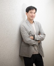 ▲ Professor Im Chang-hwan at  the Major in Biomedical 웹툰사이트 토토사이트 at the School of Electrical and Biomedical 웹툰사이트 토토사이트.