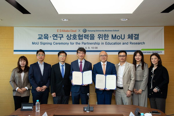 ▲지난 9일 토토사이트 로그인 없이학교 경영대학과 알리바바 클라우드가 협약을 체결하였다.