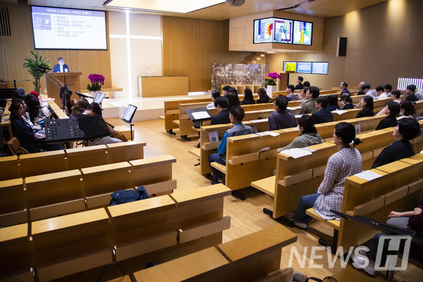 ▲ 예배당 모습. 경건한 분위기 속 신앙 활동은 40분간 진행된다.