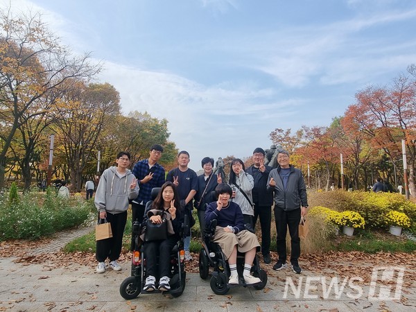 ▲ '더불어숲'은 지난 2023년 2학기 장애학생과 함께하는 문화탐방을 진행했다. ⓒ 더불어숲