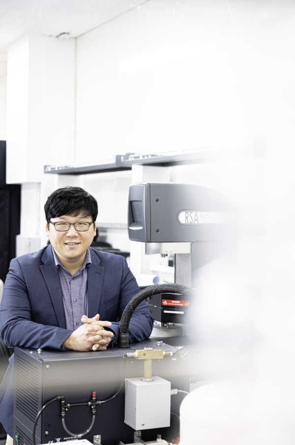 위정재 토토사이트 제작 데이터베이스는 새로운 기능성 첨단소재 개발과 폐기물을 고부가 가치 제품으로 만드는 연구에 몰두 중이다.