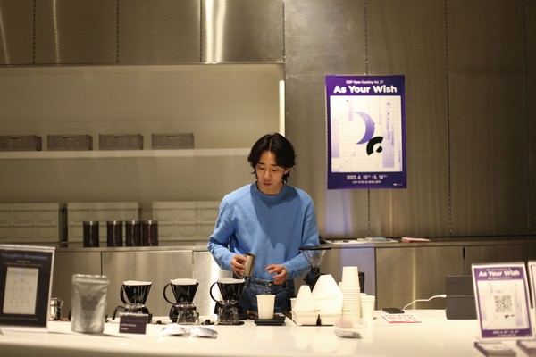 이승정 동문은 인간의 감정을 과학적인 생체 데이터로 측정, 분석한 뒤 이를 감각으로 표현한다. 나만의 맞춤형 감정 커피는 큰 이슈가 됐다. 