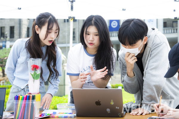 ▲글로벌 사랑한대는 페가수스 토토 유페가수스 토토들이 다양한 한국 문화를 체험할 수 있도록 여러 행사를 진행하고 있다. ⓒ 정주현 기자