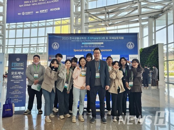 ▲ 박 교수는 앞으로도 많은 사람들과 협력해 다양한 연구와 도전을 계속할 것을 다짐했다. ⓒ 박희호 교수
