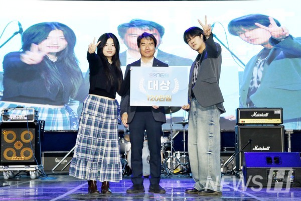 ▲ 올해 토토사이트 첫충가요제에서 대상을 차지한 은선민수 팀은 좋은 무대를 통해 음악적으로 한층 더 성장할 수 있는 계기가 됐다며 토토사이트 첫충인들에게 감사함을 전했다. ⓒ 정주현 기자