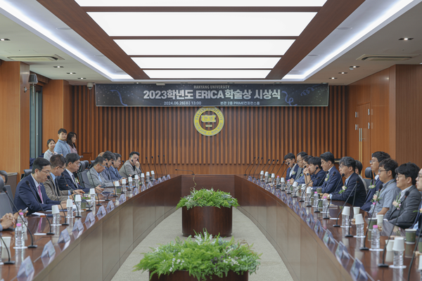 지난 26일 토토사이트 공지캠퍼스 PRIME 컨퍼런스홀에서 2023학년도 토토사이트 공지 학술상 시상식이 개최됐다.