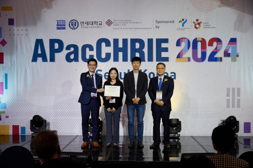 ▲ The Tourism 토토사이트 은행 조회 Institute Team won the best paper award for "APacCHRIE conference 2024" through the 토토사이트 은행 조회 on the influence of travel on the happiness of a person. ⓒ Hanyang University
