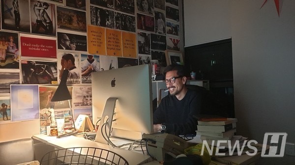 ▲ '세상을 변화시킬 아이디어를 실행할 것'이라는 부제로 수업을 진행해 온 오형균 응용미술교육과 교수는 학생들의 직접적인 경험을 중시한다. ⓒ 오형균 교수