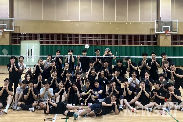▲ 배드민턴이라는 공동 관심사로 뭉친 하이민턴 부원들은 주 4회 정기 모임을 가지며 소통한다. ⓒ 노윤재 학생