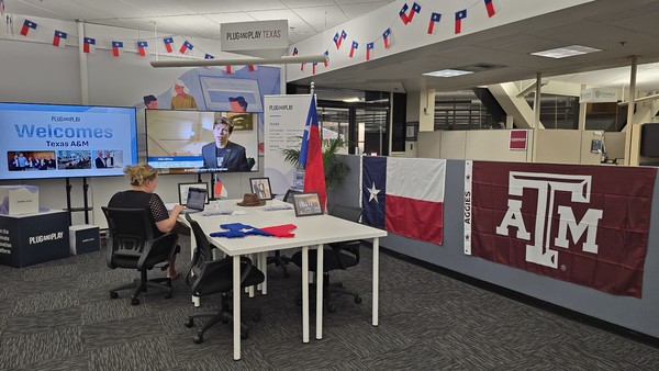 ▲ 본 프로그램에 선발된 학생창업자 4명은 미국 실리콘 밸리에서 Apple, Intel, Marvell, Nvidia 등의 글로벌 기업과 Plug and Play, 500 Global, 스탠퍼드대 d.School  등을 방문했다. ⓒ 한양대