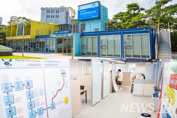 ▲ In and outside of Commax 솜사탕토토 Town