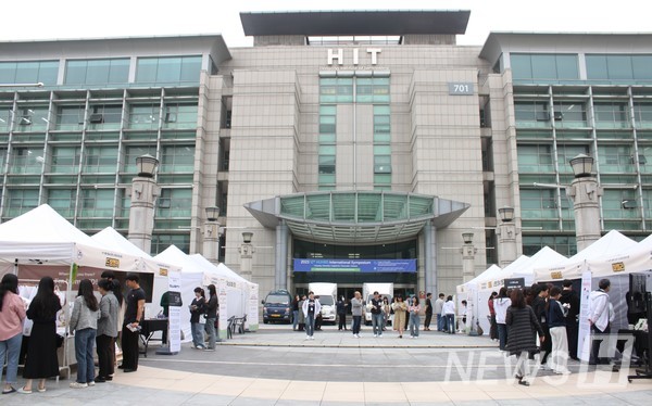 ▲ 강 교수는 본인의 미래를 국한적으로 생각하지 말고 분야 상관 없이 깊이 있는 경험을 해볼 것을 강조했다. ⓒ npb 토토사이트지원단
