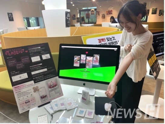 ▲ 응용미술교육과의 첫 과제 토토사이트 사고 팔고회에 채워질 작품들을 출품하고 있다. 이 과정을 거친 과제 토토사이트 사고 팔고회는 더욱 다양한 작품들로 방문객을 맞았다. ⓒ 김세은 학생