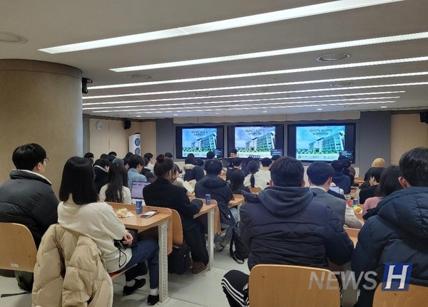 ▲ 바카라 에볼루션 로스쿨 준비반은 인터넷 강의 및 초청 강의, 현직 변호사나 로스쿨 재학생의 첨삭을 할인된 가격에 제공한다. ⓒ 황석현 직원