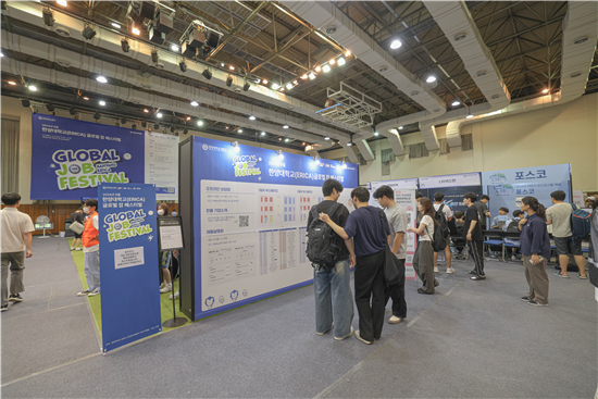 토토사이트 사라짐학교 ERICA 예체능대학 체육관 1층 실내체육관에서 지난 9일, 10일 양일에 걸쳐 ‘2024 하반기 글로벌 잡 페스티벌’이 개최되었다.