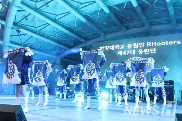 ▲ 박 씨는 "응원단에서는 모션에 깃들어져 있는 협력과 합일 정신이 중요하다"며 "나를 뽐내는 게 아닌 모두가 똑같은 동작을 하고 똑같은 각도를 맞추는 모습이 응원단 공연의 핵심이다"고 말했다. ⓒ 신문정 기자
