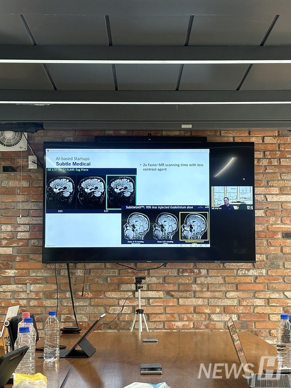 ▲ '2024 선배가 들려주는 실리콘밸리 소식'의 특강 중 한 장면이다. 서 씨가 의료기기 산업에서 알고리즘의 도입으로 영상분석이 얼마나 간편해졌는지에 관해 설명하고 있다. ⓒ 이윤서 기자