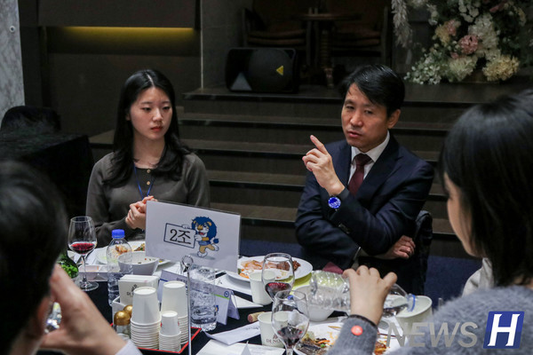 ▲ 법무법인 바른의 박재순 변호사가 학생들에게 조언을 전하고 있다.