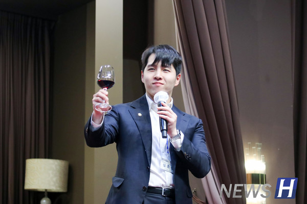 ▲ 동문회를 처음으로 진행한 심준섭 동문회장이 마지막 축사를 남겼다.