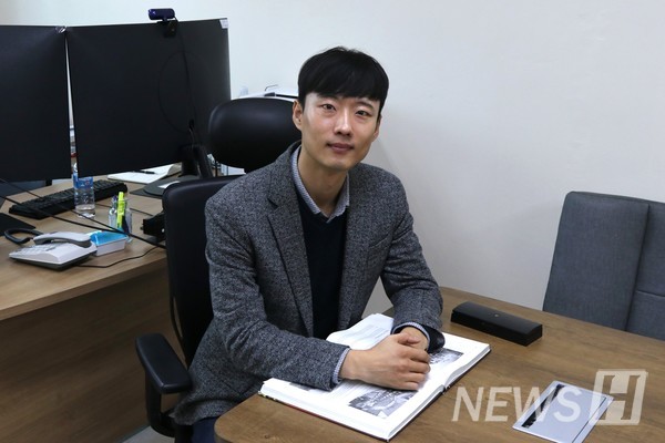 ▲ Through the interview, Professor Shin remarked, "I want fellow Hanyang students to pioneer their own lives." ⓒ Shin Moon-jeong