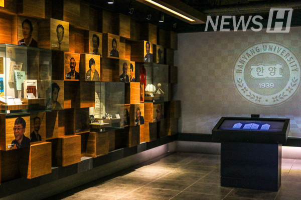 ▲ An exhibition space for proud alumni and professors