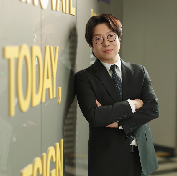 ▲ Professor Kwon Gyu-hyun of the Graduate School of Technology & Innovation Management studies new product and 토토사이트 w development while teaching courses such as Digital Innovation Strategy and Human-AI Collaboration. ⓒ Professor Kwon Gyu-hyun
