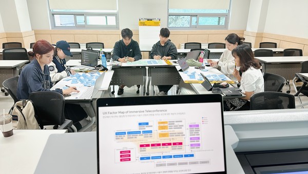 ▲ The "AI 토토사이트 w Prototyping" course led by Professor Han Ji-eun of the Department of Technology Management. ⓒ Professor Han Ji-eun