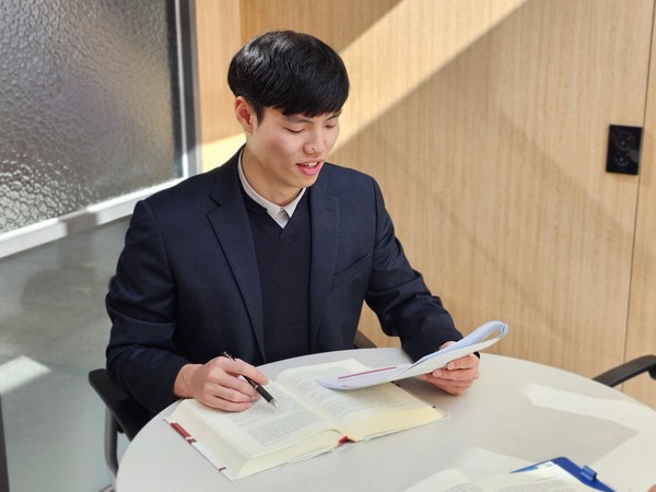 ▲ 姜基泰(行政专业 15)于2021年开始在体育行业토토사이트 모멘트工作,随后于2022年跳槽至能源토토사이트 모멘트韩国南东发电公司。目前,他在法务团队工作了2年8个月。ⓒ 姜基泰 校友