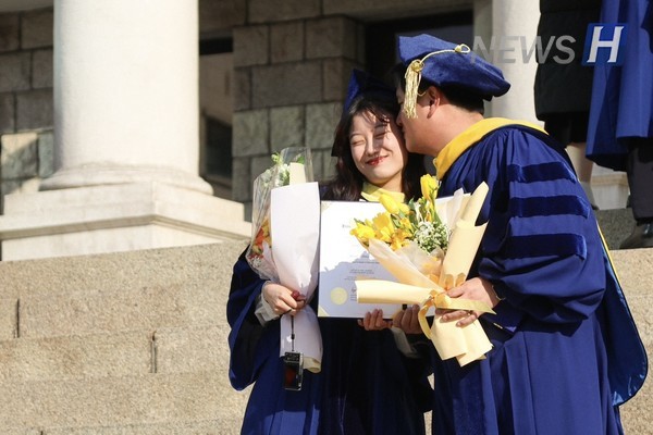 ▲ 연인과 함께 마지막 코인 카지노 사이트 시절을 기록한다.