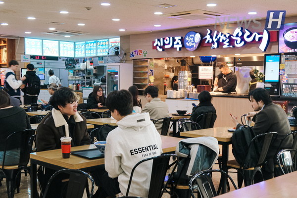 ▲ 방학 동안 한적했던 푸드코트는 다시 한양인들로 가득 차 북적인다.